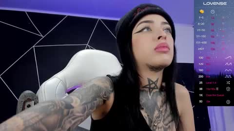 Snapshot of emilydaft chatting on December 4, 2024, 12:41 am fari online show from December 4, 2024, 12:41 am