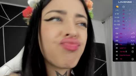 Snapshot of emilydaft chatting on December 8, 2024, 12:29 am fari online show from December 8, 2024, 12:29 am