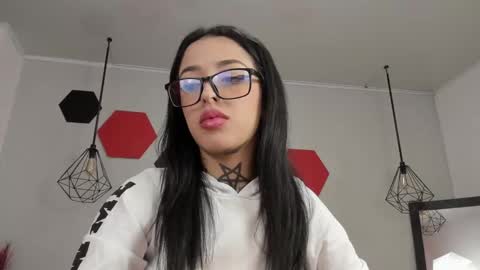 Snapshot of emilydaft chatting on December 21, 2024, 9:04 pm fari online show from December 21, 2024, 9:04 pm