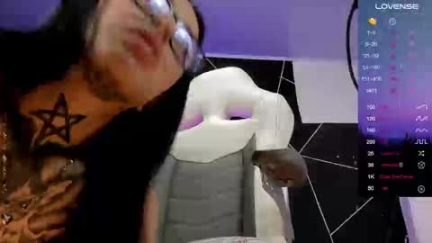 Snapshot of emilydaft chatting on December 23, 2024, 5:32 pm fari online show from December 23, 2024, 5:32 pm