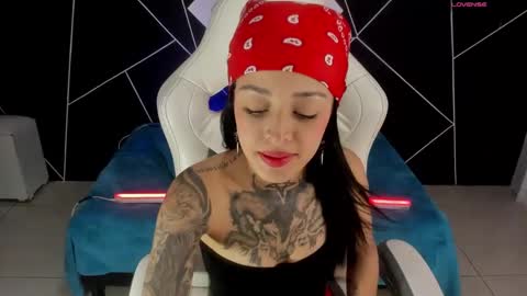 Snapshot of emilydaft chatting on March 2, 2025, 6:51 pm fari online show from March 2, 2025, 6:51 pm