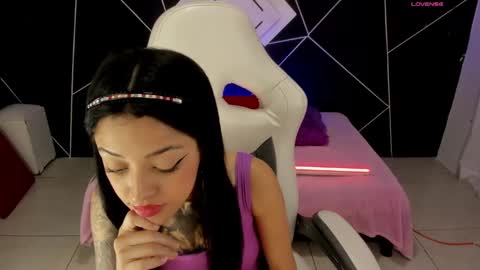 Snapshot of emilydaft chatting on March 10, 2025, 8:56 pm fari online show from March 10, 2025, 8:56 pm