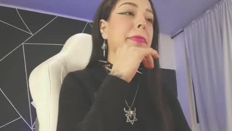 Snapshot of emilydaft chatting on September 18, 2025, 9:17 pm fari online show from September 18, 2025, 9:17 pm