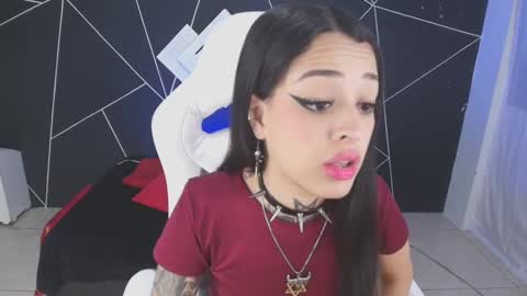 Snapshot of emilydaft chatting on October 4, 2025, 10:19 pm fari online show from October 4, 2025, 10:19 pm