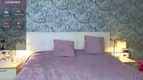 emilydancee online show from May 22, 2026, 5:14 am
