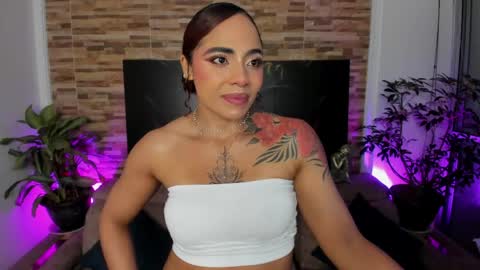 Snapshot of emilyfitness8 chatting on May 14, 2026, 11:33 pm emily online show from May 14, 2026, 11:33 pm