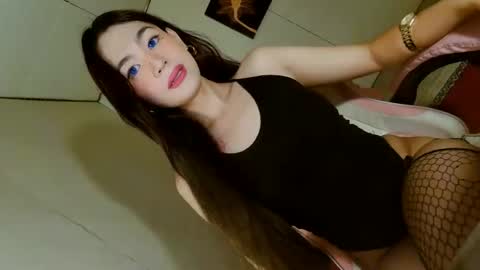 Snapshot of emilyfuckers chatting on October 10, 2025, 10:47 am ariane online show from October 10, 2025, 10:47 am