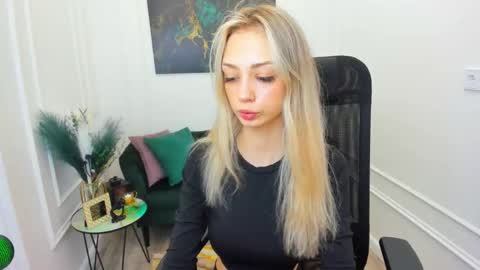 Snapshot of emilygraydis chatting on March 18, 2026, 7:50 pm Emily online show from March 18, 2026, 7:50 pm