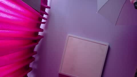 EMELY online show from December 19, 2025, 7:21 pm