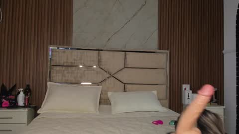 Snapshot of emilyhendrix_ chatting on January 29, 2025, 11:46 pm Emily Hendrix online show from January 29, 2025, 11:46 pm