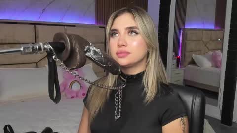 Snapshot of emilyhendrix_ chatting on March 12, 2025, 11:12 pm Emily Hendrix online show from March 12, 2025, 11:12 pm