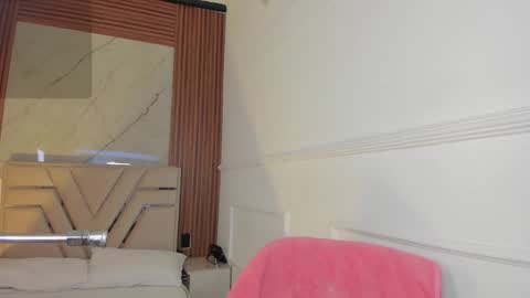 Snapshot of emilyhendrix_ chatting on February 19, 2026, 8:16 pm Emily Hendrix online show from February 19, 2026, 8:16 pm