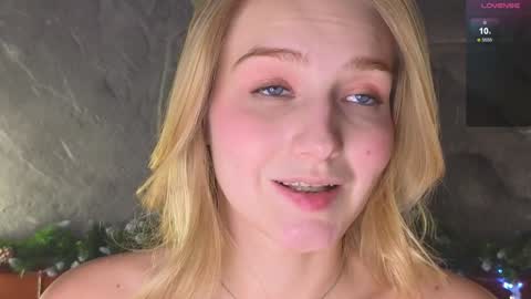 Snapshot of emilyhewell chatting on January 24, 2025, 8:22 pm Emi online show from January 24, 2025, 8:22 pm