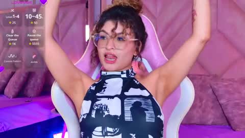 Snapshot of emilyjonesss_ chatting on May 2, 2026, 8:47 pm Emilyjonnes online show from May 2, 2026, 8:47 pm