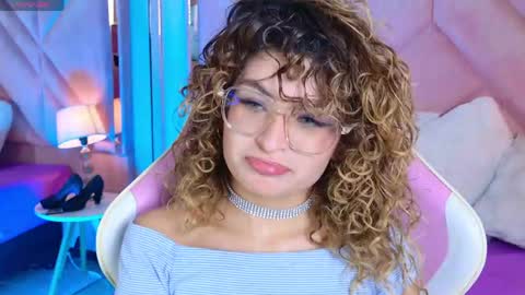 Snapshot of emilyjonesss_ chatting on May 5, 2026, 9:12 pm Emilyjonnes online show from May 5, 2026, 9:12 pm