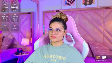 Snapshot of emilyjonesss_ chatting on May 14, 2026, 8:59 pm Emilyjonnes online show from May 14, 2026, 8:59 pm