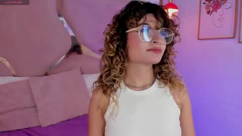 Snapshot of emilyjonesss_ chatting on May 26, 2026, 4:19 am Emilyjonnes online show from May 26, 2026, 4:19 am