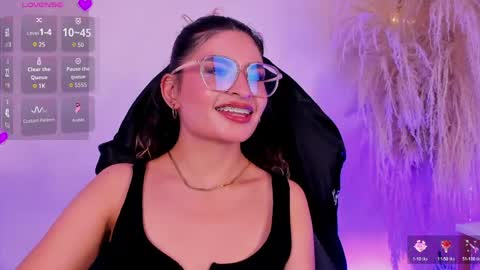 Snapshot of emilyjonesss_ chatting on May 29, 2026, 4:32 am Emilyjonnes online show from May 29, 2026, 4:32 am