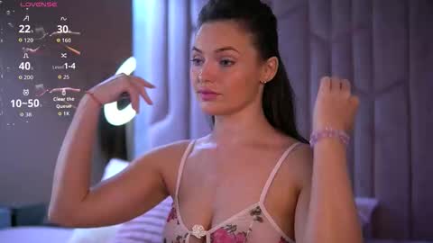 Snapshot of emilyjuarez chatting on October 3, 2025, 9:17 am Emily online show from October 3, 2025, 9:17 am