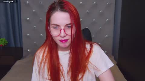 Snapshot of emilykents chatting on December 3, 2024, 7:43 am EmilyKents online show from December 3, 2024, 7:43 am