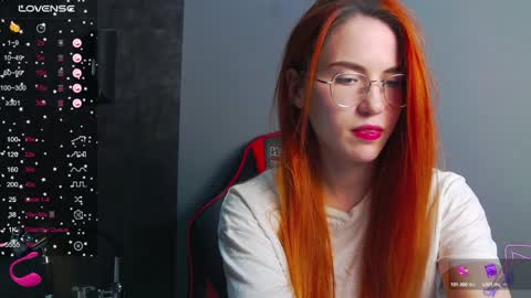 Snapshot of emilykents chatting on December 4, 2024, 4:32 am EmilyKents online show from December 4, 2024, 4:32 am