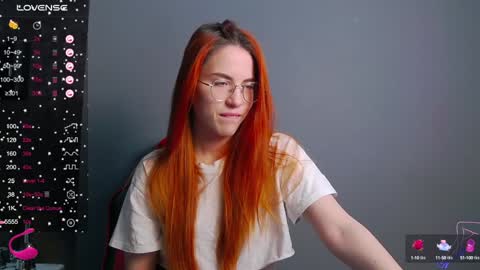 Snapshot of emilykents chatting on December 5, 2024, 1:36 am EmilyKents online show from December 5, 2024, 1:36 am