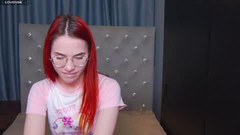 Snapshot of emilykents chatting on December 6, 2024, 1:29 am EmilyKents online show from December 6, 2024, 1:29 am