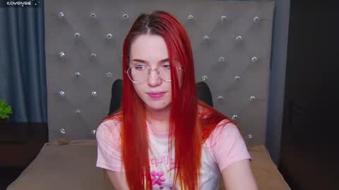 Snapshot of emilykents chatting on December 6, 2024, 4:36 am EmilyKents online show from December 6, 2024, 4:36 am