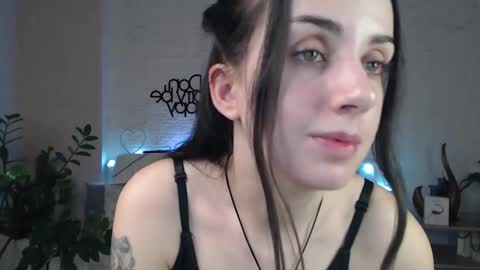 Emyli online show from March 10, 2025, 1:23 am