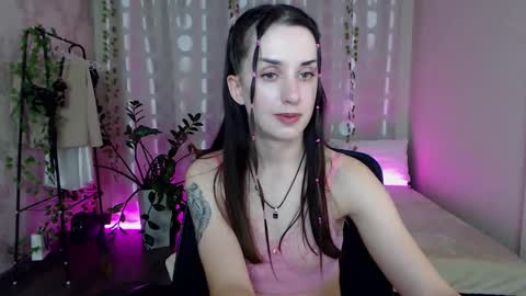 Snapshot of emilylayer chatting on September 19, 2025, 5:24 pm Emyli online show from September 19, 2025, 5:24 pm