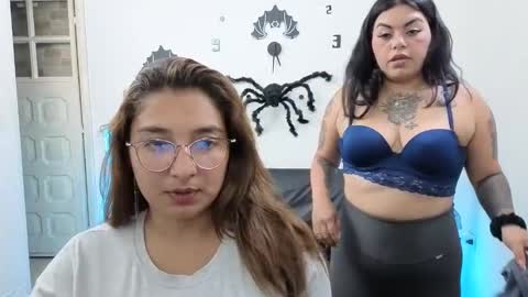 Snapshot of emilyriskhot chatting on October 18, 2025, 9:37 pm emily  friends online show from October 18, 2025, 9:37 pm