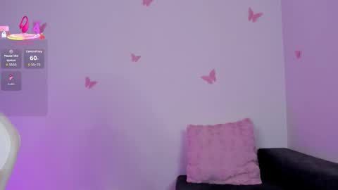 Snapshot of emilyrive chatting on October 9, 2025, 10:24 am Emily online show from October 9, 2025, 10:24 am