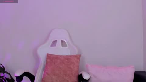 Snapshot of emilyrive chatting on October 27, 2025, 10:14 pm Emily online show from October 27, 2025, 10:14 pm