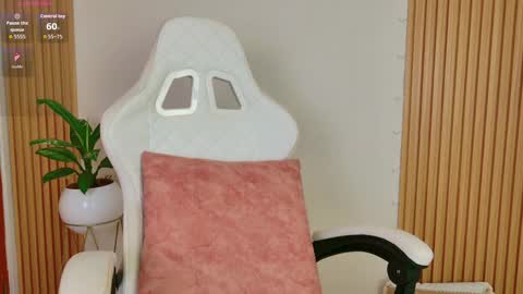 Emily  online show from November 11, 2025, 9:42 am