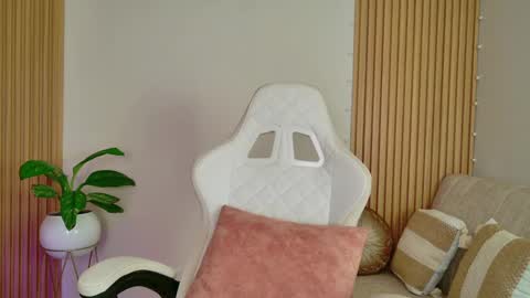 Snapshot of emilyrive chatting on March 18, 2026, 9:18 pm Emily online show from March 18, 2026, 9:18 pm