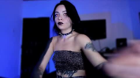 Snapshot of emilyrymer chatting on March 30, 2026, 7:04 pm Emily Support me to have 100 likes plx online show from March 30, 2026, 7:04 pm