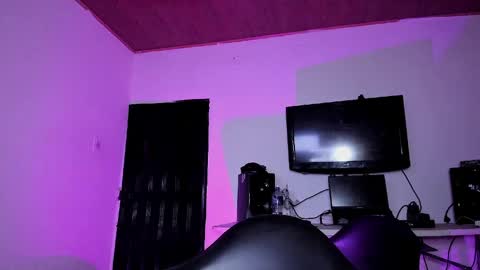 Snapshot of emilyrymer chatting on April 11, 2026, 12:59 am Emily Support me to have 100 likes plx online show from April 11, 2026, 12:59 am