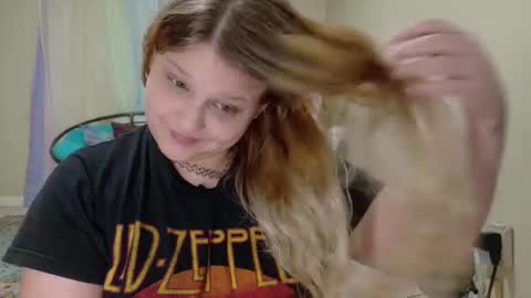 Snapshot of emilyshaze chatting on November 4, 2025, 1:38 am emily haze online show from November 4, 2025, 1:38 am