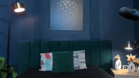 Emily Thyson online show from September 18, 2025, 12:18 pm