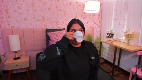 Emily Thyson online show from November 1, 2025, 5:31 am