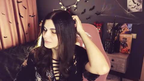 Snapshot of emilytucker chatting on October 21, 2025, 2:01 am Emily online show from October 21, 2025, 2:01 am