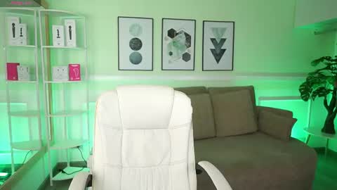 Emily Turner  online show from June 24, 2026, 7:13 pm