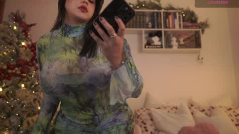 IG thickemmsss online show from December 26, 2024, 7:27 pm