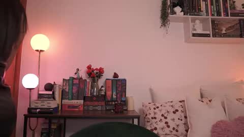 IG thickemmsss online show from September 30, 2025, 5:51 pm