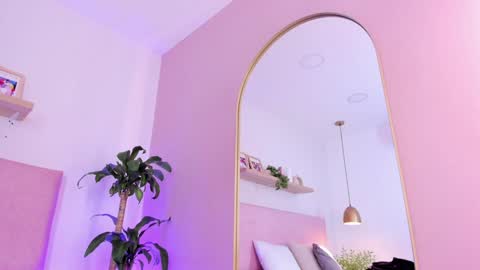 Emily Bank online show from December 15, 2024, 2:30 am