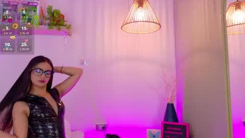 Snapshot of emilyy_bank chatting on July 1, 2026, 8:30 pm Emily Bank online show from July 1, 2026, 8:30 pm