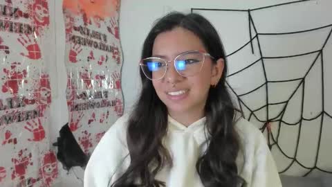 emilyy_cooperr online show from October 17, 2025, 12:19 pm