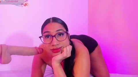 emilyy_walker online show from May 6, 2026, 12:43 pm