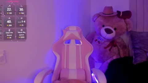 Snapshot of emilyymiller chatting on February 24, 2025, 5:20 pm Emily online show from February 24, 2025, 5:20 pm