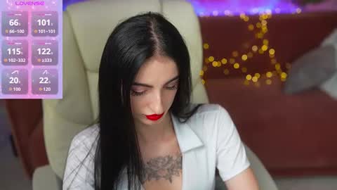 emilyymoon online show from June 19, 2026, 1:48 pm